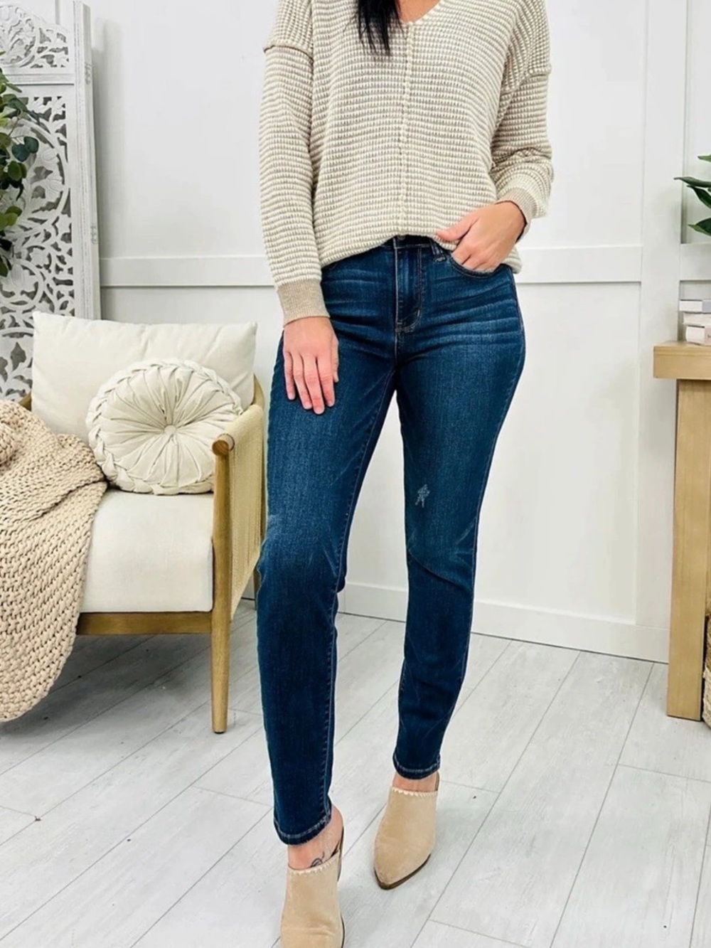 Judy Blue Everyday Essential Relaxed Fit Distressed Skinny Jeans Size 7/28
